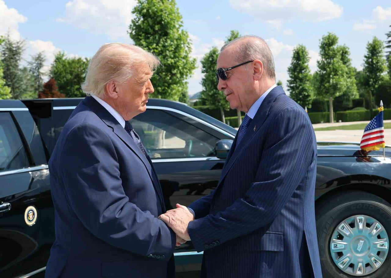 ABD BAŞKANI DONALD TRUMP’IN İÇİNDE BULUNDUĞU MAKAM ARACINI CUMHURBAŞKANLIĞI KÜLLİYESİ'NİN ÖNÜNDEKİ...