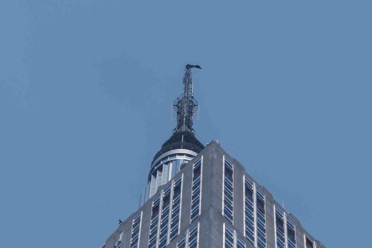ABD’NİN NEW YORK ŞEHRİNDE EVLİLİK TEKLİFİ İÇİN 443 METRE YÜKSEKLİĞİNDEKİ EMPİRE STATE BİNASININ...