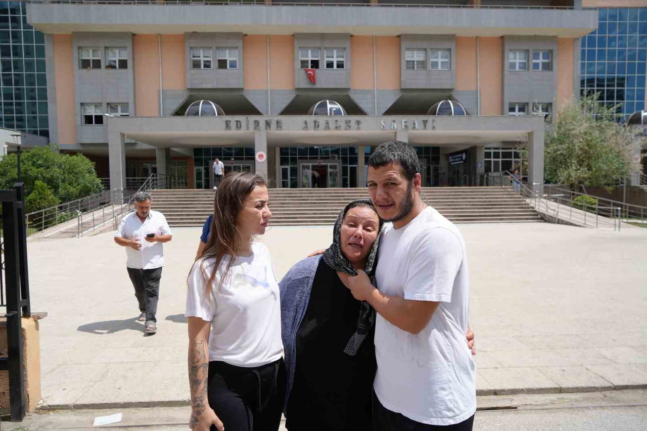 ABLA EYLEM ÇAKIR, ANNE AYŞE ÇAKIR VE ENSAR'IN İKİZİ ENES ÇAKIR.