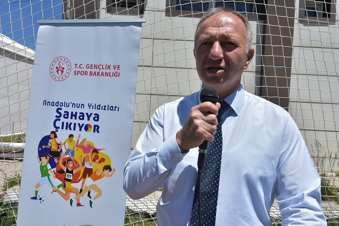 AÇILIŞ SEREMONİSİNDE KONUŞAN GENÇLİK VE SPOR İL MÜDÜRÜ LEVENT ÇAKMUR, "SİZLERİ İKİNCİ KEZ İLİMİZDE...