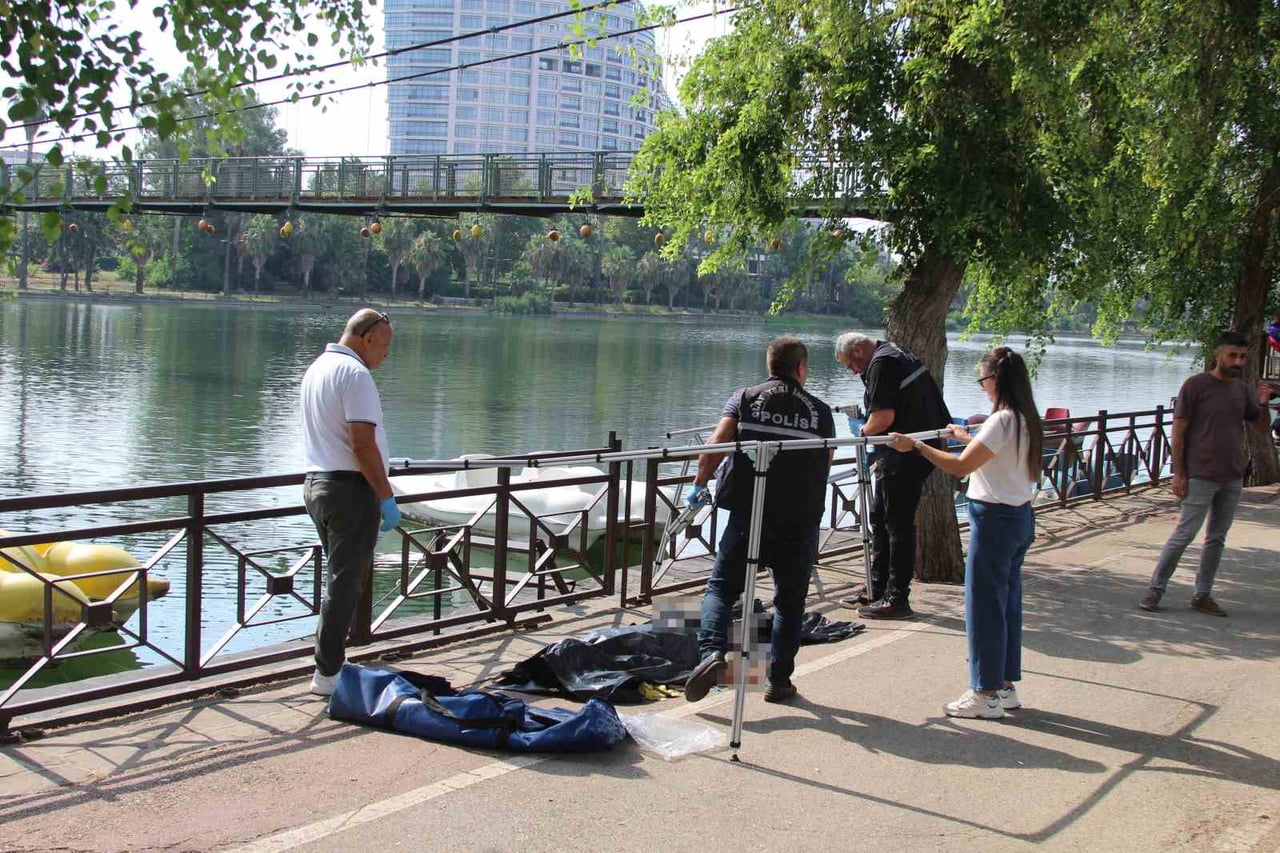 ADANA'DA ARKADAŞLARIYLA SABAHA KADAR ALKOL ALDIĞI ÖNE SÜRÜLEN 59 YAŞINDAKİ ŞAHIS, DENGESİNİ...