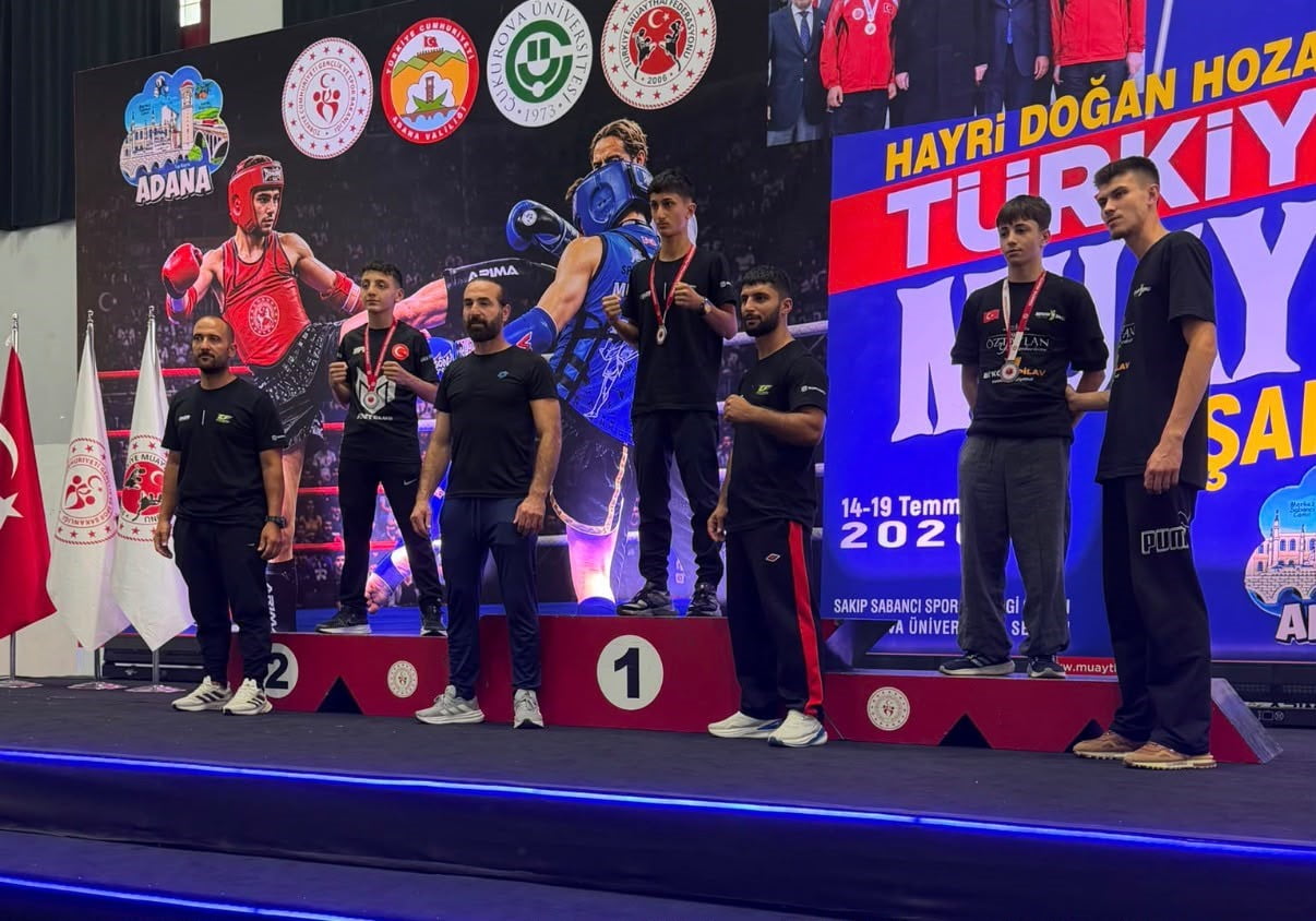 ADANA'DA DÜZENLENEN HAYRİ DOĞAN HOZANLI TÜRKİYE GENÇLER MUAYTHAİ ŞAMPİYONASI'NDA MÜCADELE EDEN...