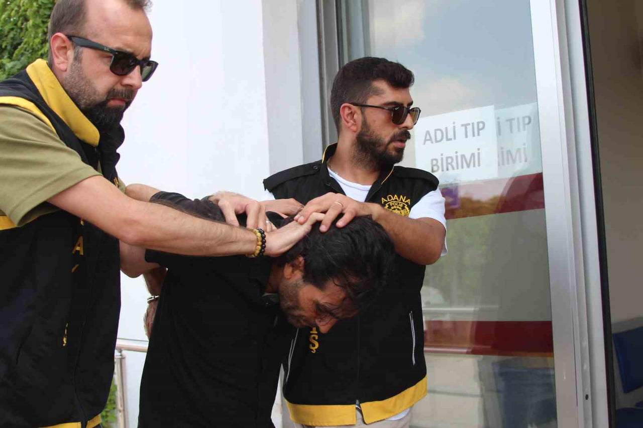 ADANA'DA EŞİNİ ÇEKİÇLE DARBEDİP ARDINDAN BOĞAZINDAN BIÇAKLAYAN D.G.'NİN, OLAYI EŞİNİN KENDİSİNİ...