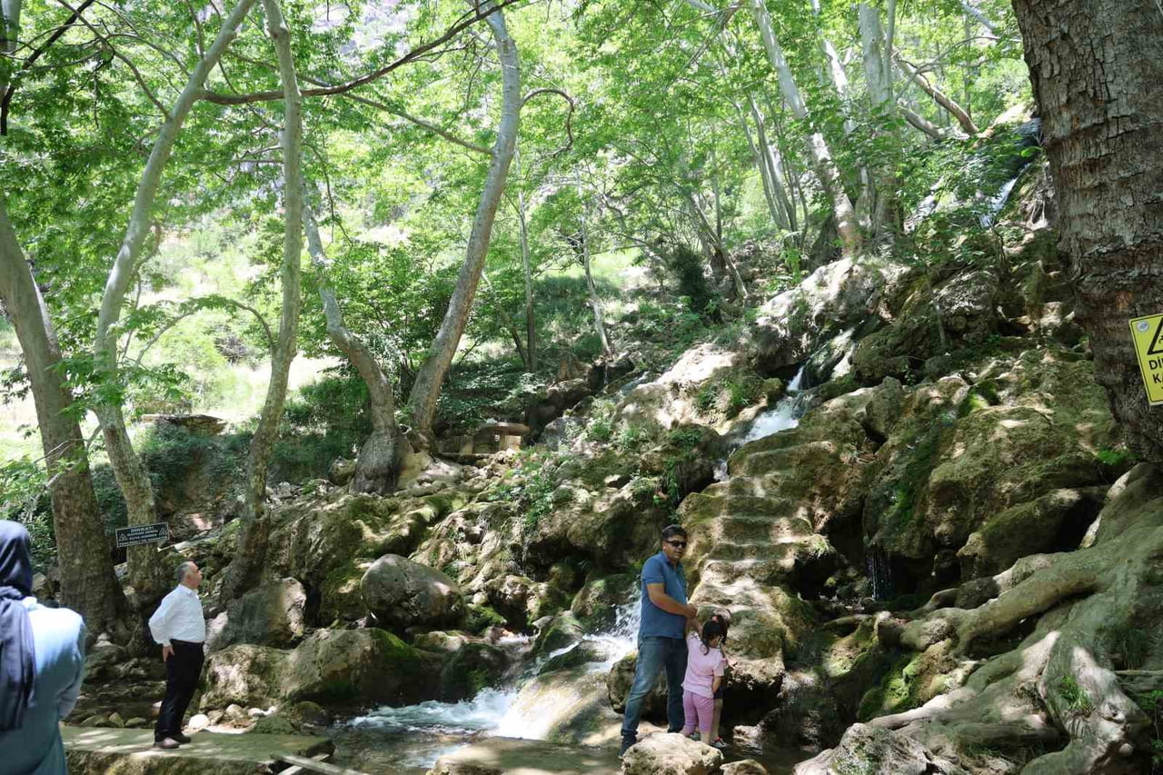 ADANA'DA GEÇEN YIL YAŞANAN KURAKLIK NEDENİYLE DEBİSİ BÜYÜK ÖLÇÜDE DÜŞEREK KURUMA NOKTASINA GELEN...