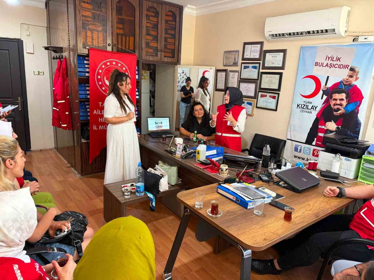 ADANA'DA KIZILAY GÖNÜLLÜLERİ VE PERSONELİNE YÖNELİK EĞİTİM PROGRAMI DÜZENLENDİ.