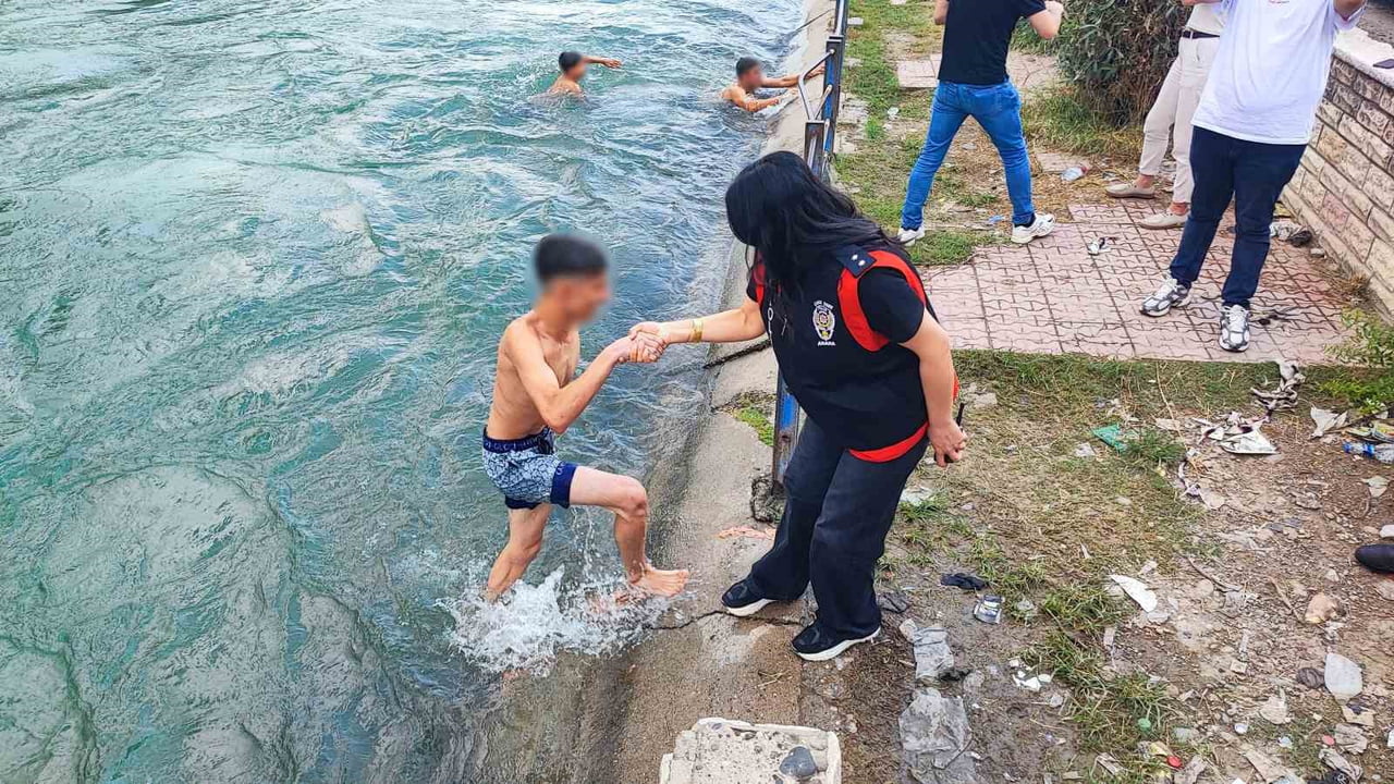 ADANA'DA SULAMA KANALLARINDA YÜZEN ÇOCUK VE GENÇLERE YÖNELİK POLİS EKİPLERİ DENETİM...