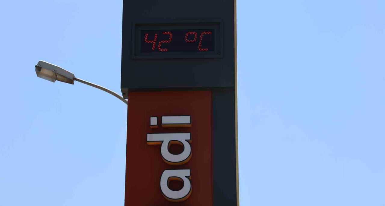 ADANA'DA TERMOMETRELER 42 DERECEYİ GÖSTERDİ.