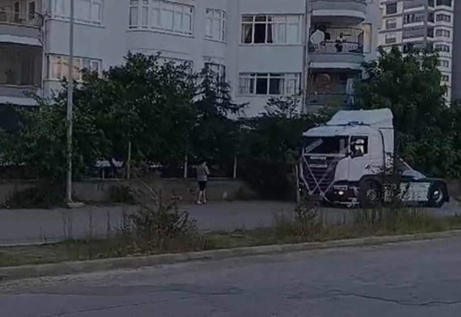 ADANA'NIN KOZAN İLÇESİNDE DÜĞÜN KONVOYUNDA HAVALI KORNA ÇALARAK KENT MERKEZİNDE GÜRÜLTÜ OLUŞTURAN...