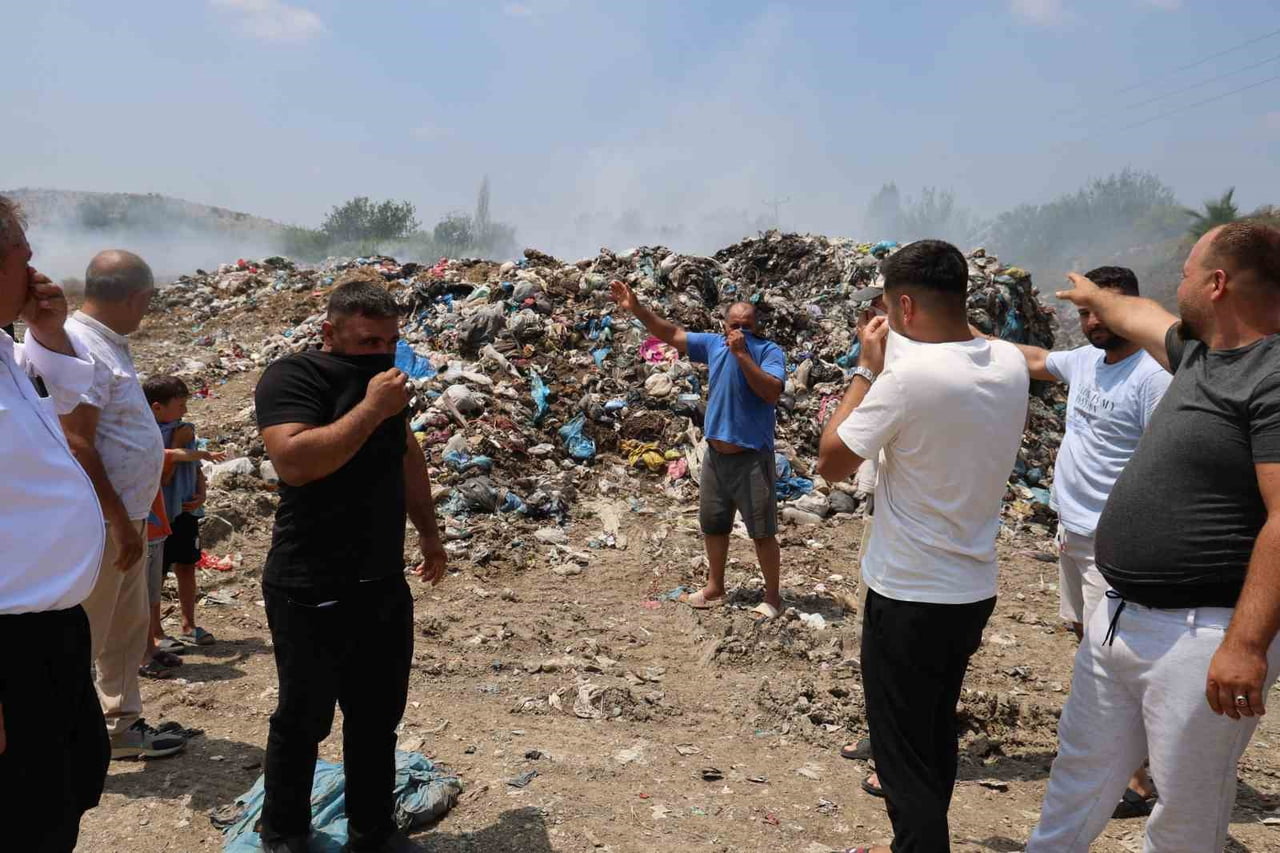 ADANA'NIN KOZAN İLÇESİNDEKİ YASSIÇALI MAHALLESİ'NDE YAŞAYAN VATANDAŞLAR, ADANA BÜYÜKŞEHİR...