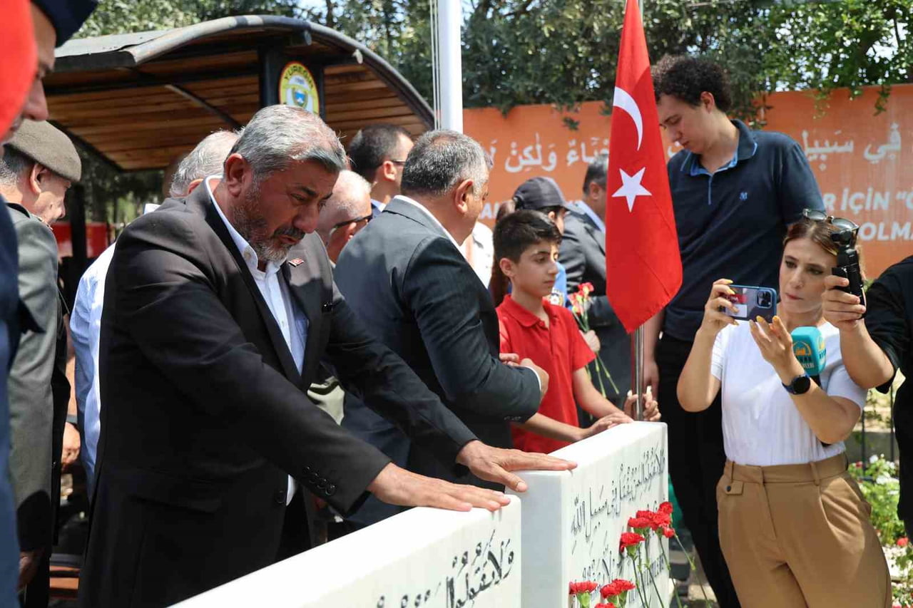 ADANA’DA 15 TEMMUZ DARBE GİRİŞİMİ SIRASINDA ANKARA’DA ŞEHİT EDİLEN POLİS MEMURU İKİZLER AHMET VE...