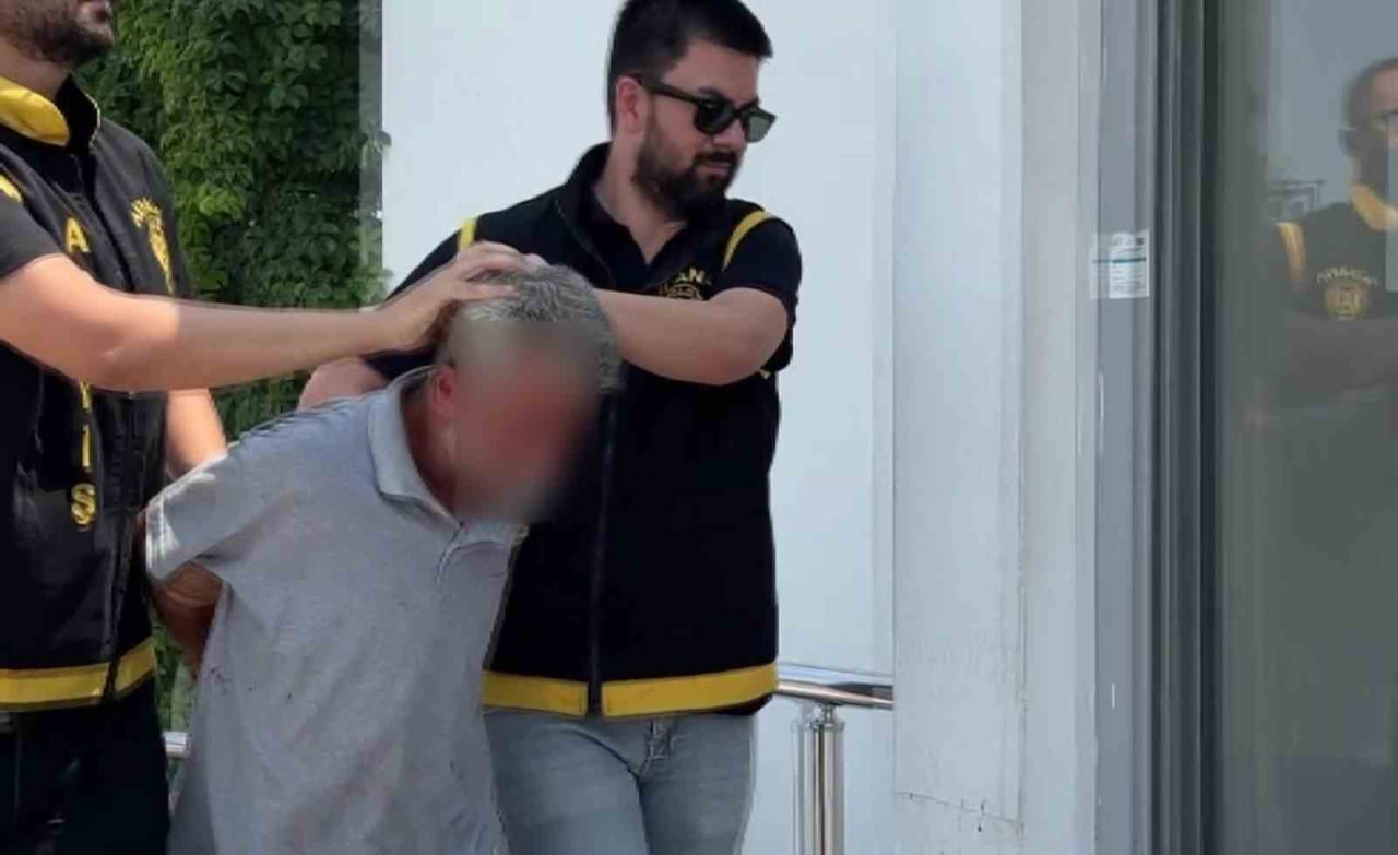 ADANA’DA BİR TAKI MAĞAZASININ CAMINI TAŞLA KIRARAK İÇERİ GİREN ŞÜPHELİ, "BANA BORÇLARI VARDI...