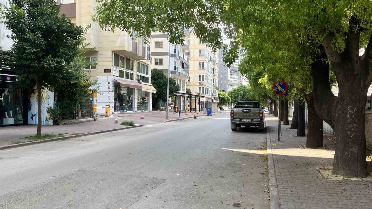 ADANA’DA HİSSEDİLEN HAVA SICAKLIĞI NEM İLE BİRLİKTE 40 DERECEYE YAKLAŞINCA VATANDAŞLAR HAFTA...