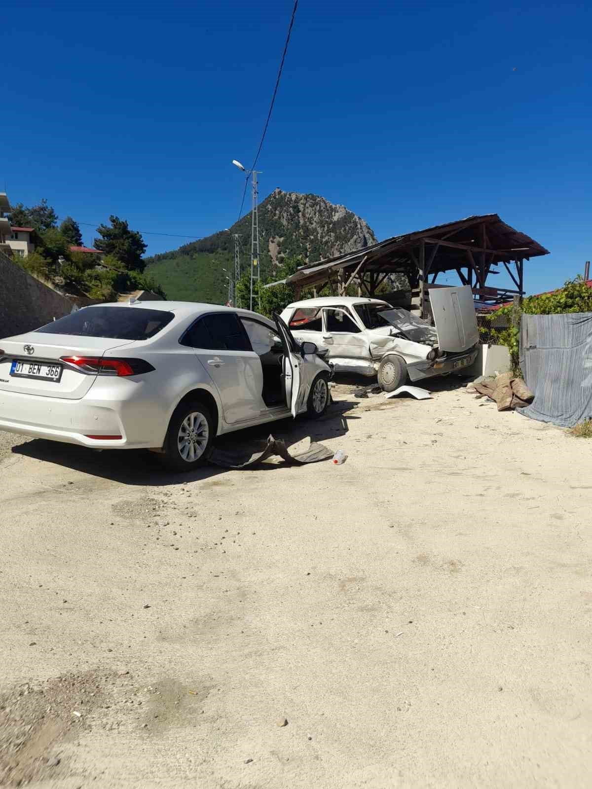 ADANA’DA KOZAN-FEKE KARAYOLU AKKAYA MEVKİSİNDE MEYDANA GELEN TRAFİK KAZASINDA 2 KİŞİ...
