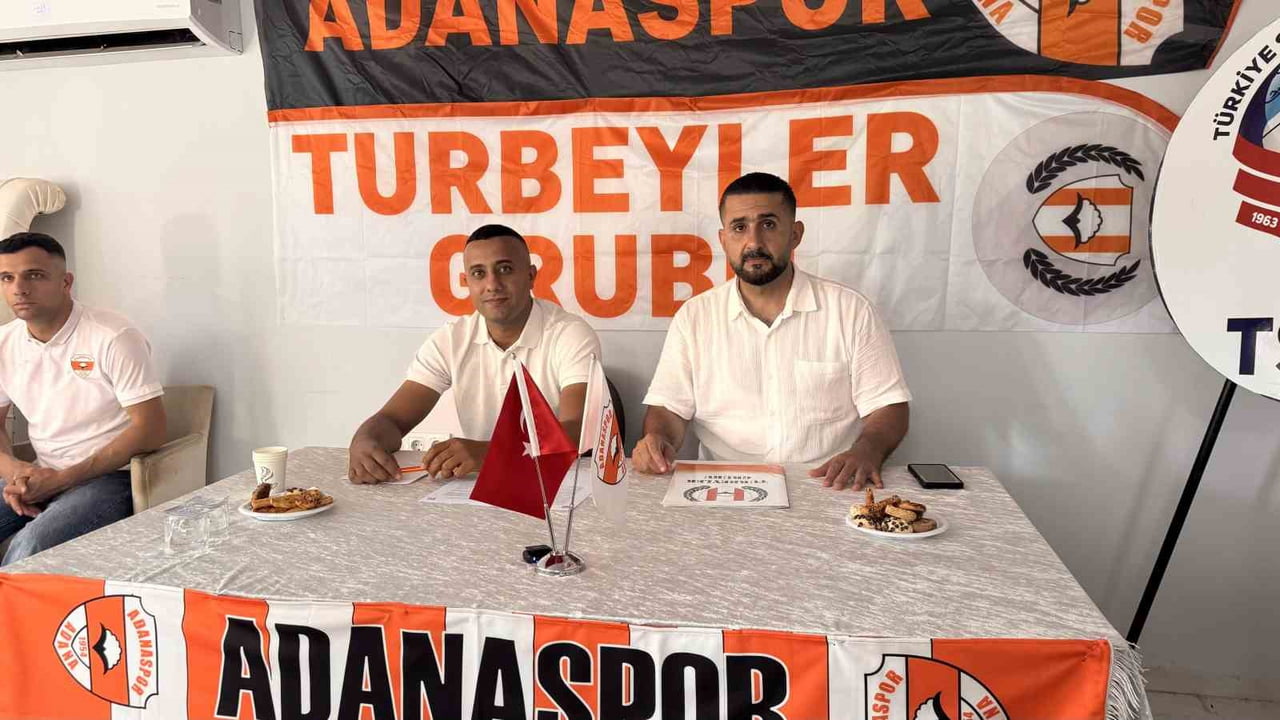 ADANASPOR TURBEYLER GRUBU TARAFTARLAR DERNEĞİ BAŞKANI SELAHATTİN BAYRAM VE TRİBÜN LİDERİ AZİZ...