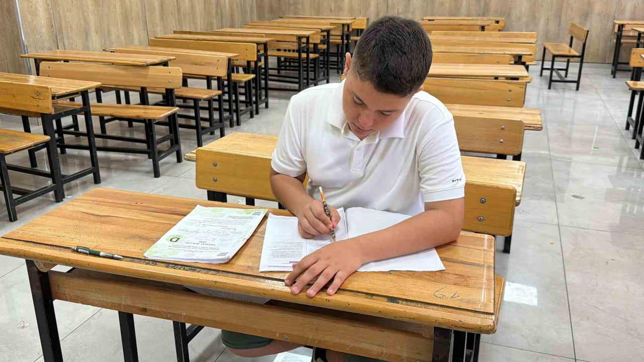 ADIYAMAN'DA LİSELERE GEÇİŞ SİSTEMİ (LGS) KAPSAMINDA YAPILAN MERKEZİ SINAVDA 500 TAM PUAN ALAN...