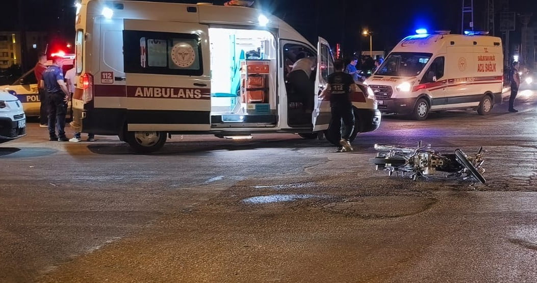 ADIYAMAN'DA OTOMOBİL İLE MOTOSİKLETİN ÇARPIŞMASI SONUCU MEYDANA GELEN TRAFİK KAZASINDA 1 KİŞİ...