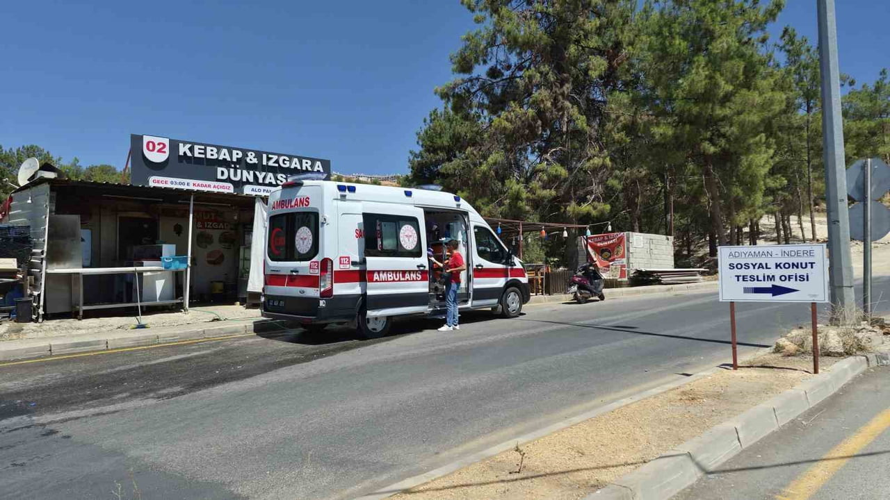 ADIYAMAN'DA SÜRÜCÜSÜNÜN DİREKSİYON HAKİMİYETİNİ KAYBETTİĞİ MOTOSİKLETİN DEVRİLMESİ SONUCU 2 KİŞİ...
