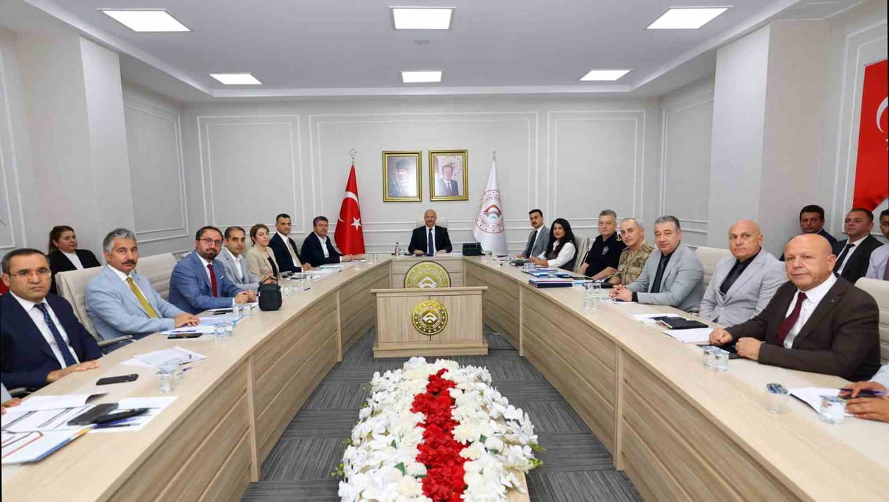 ADIYAMAN'DA UYUŞTURUCU VE BAĞIMLILIKLA MÜCADELE KAPSAMINDA YÜRÜTÜLEN ÇALIŞMALARIN ELE ALINDIĞI...