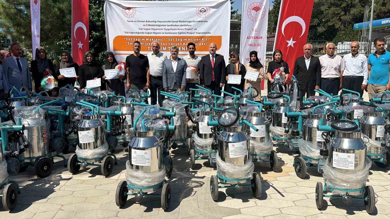ADIYAMAN'DAKİ ÜRETİCİLERE 109 SÜT SAĞIM MAKİNESİ VE SAĞIM HİJYEN KİTLERİ TESLİM...