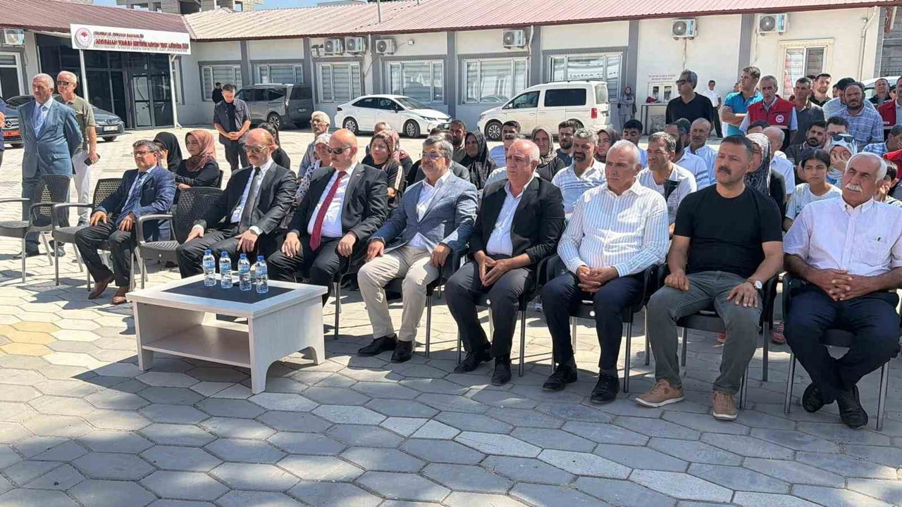 ADIYAMAN'DAKİ ÜRETİCİLERE 109 SÜT SAĞIM MAKİNESİ VE SAĞIM HİJYEN KİTLERİ TÖRENLE TESLİM...