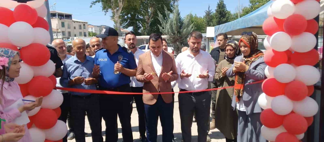 ADIYAMAN'IN GÖLBAŞI İLÇESİNDE AİLE DESTEK MERKEZİ (ADEM) BÜNYESİNDE EĞİTİM GÖREN KURSİYERLERİN BİR...