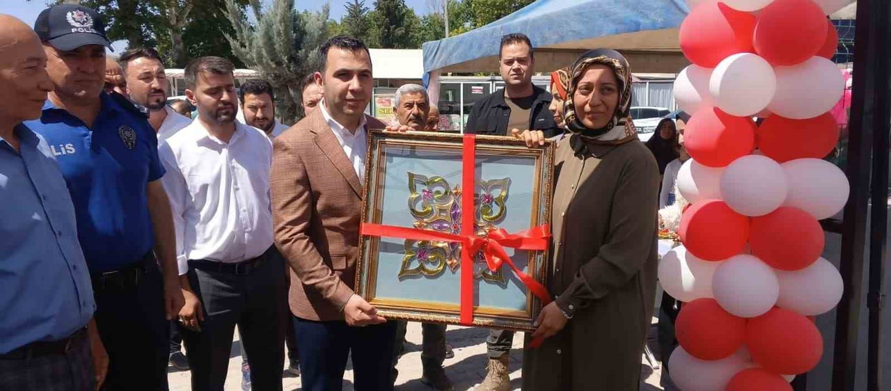 ADIYAMAN'IN GÖLBAŞI İLÇESİNDE AİLE DESTEK MERKEZİ (ADEM) BÜNYESİNDE EĞİTİM GÖREN KURSİYERLERİN BİR...