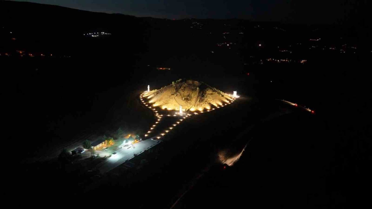 ADIYAMAN'IN KAHTA İLÇESİNDE BULUNAN VE KOMMAGENE UYGARLIĞI'NIN ÖNEMLİ ANIT MEZARLARI ARASINDA YER...