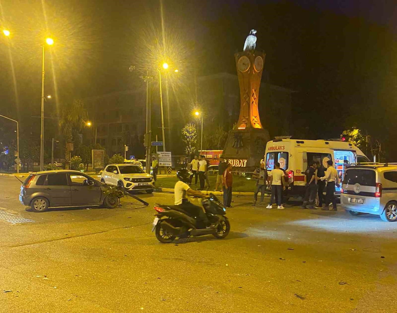 ADIYAMAN’DA İKİ OTOMOBİLİN ÇARPIŞMASI SONUCU MEYDANA GELEN KAZADA 1 KİŞİ YARALANDI.