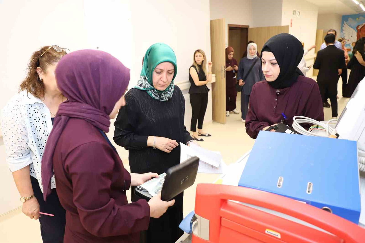 ADIYAMAN KADIN DOĞUM VE ÇOCUK HASTALIKLARI HASTANESİ, SAĞLIK BAKANLIĞI TARAFINDAN YÜRÜTÜLEN "ANNE...