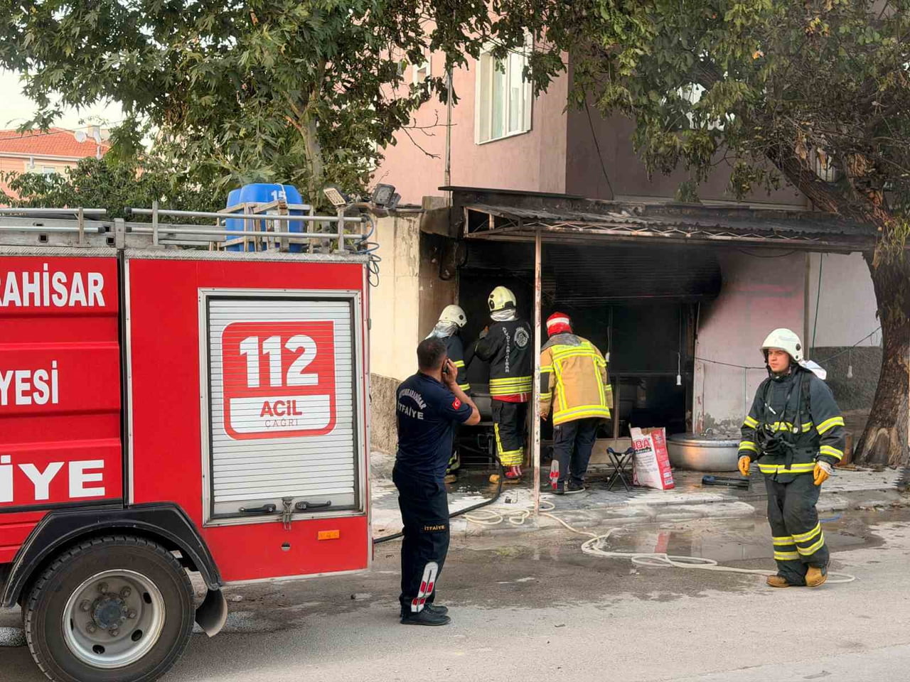 AFYONKARAHİSAR'DA DÜĞÜN YEMEĞİ HAZIRLIĞI SIRASINDA TÜPLERİN ALEV ALMASIYLA ÇIKAN YANGIN, İTFAİYE...