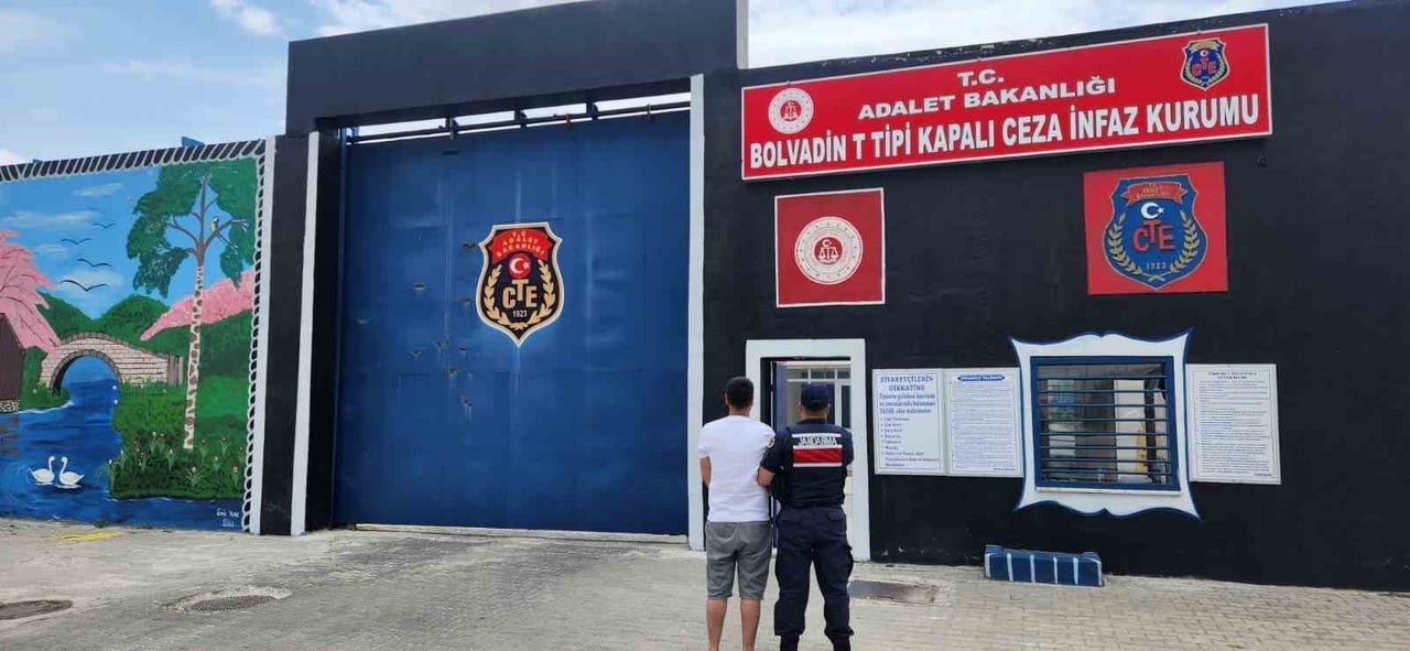 AFYONKARAHİSAR'DA JANDARMA TARAFINDAN SON BİR HAFTA İÇERİSİNDE YAPILAN DENETİMDE ÇEŞİTLİ SUÇLARDAN...