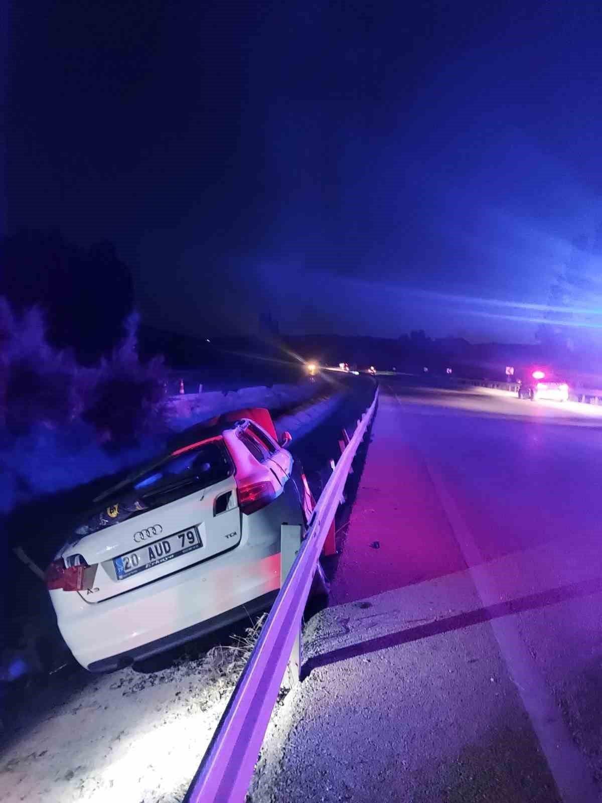 AFYONKARAHİSAR'DA KONTROLDEN ÇIKARAK BARİYERLERE ÇARPIP ARDINDAN REFÜJE GİREN OTOMOBİLDE 1 KİŞİ...