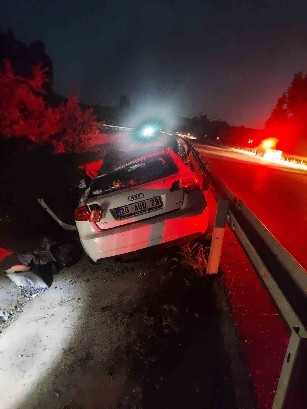 AFYONKARAHİSAR'DA KONTROLDEN ÇIKARAK BARİYERLERE ÇARPIP ARDINDAN REFÜJE GİREN OTOMOBİLDE 1 KİŞİ...