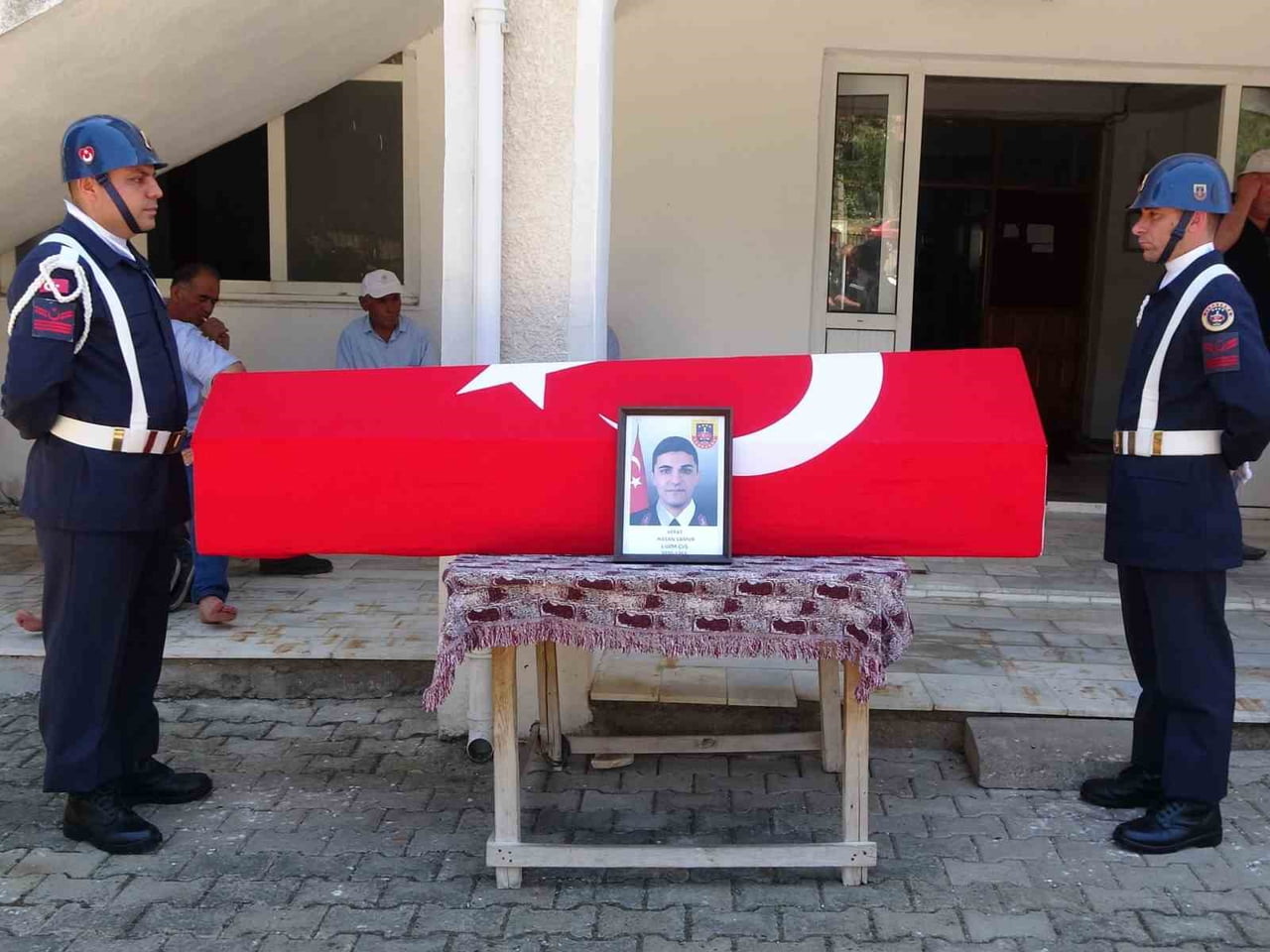 AFYONKARAHİSAR'DA MEYDANA GELEN TRAFİK KAZASINDA EŞİ VE 8 AYLIK BEBEĞİYLE BİRLİKTE HAYATINI...