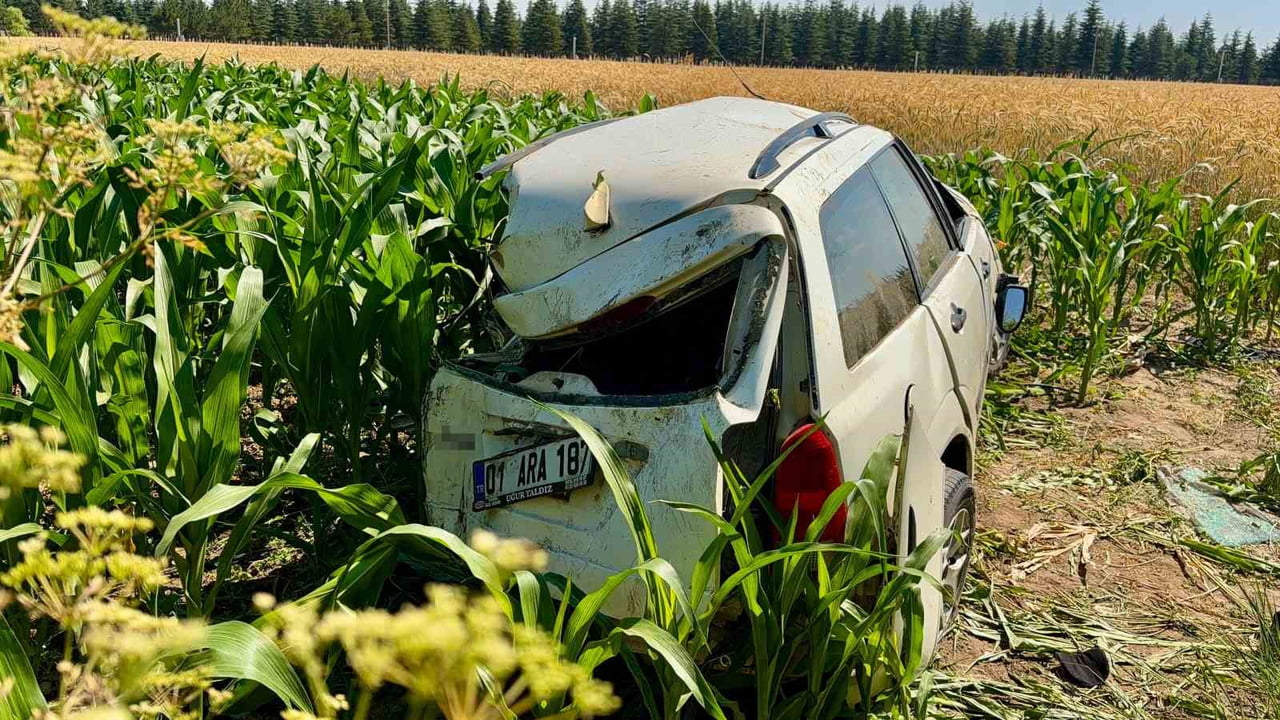 AFYONKARAHİSAR'DA OTOMOBİL İLE KARGO ARACININ ÇARPIŞMA SONUCU MEYDANA GELEN TRAFİK KAZASINDA 5...