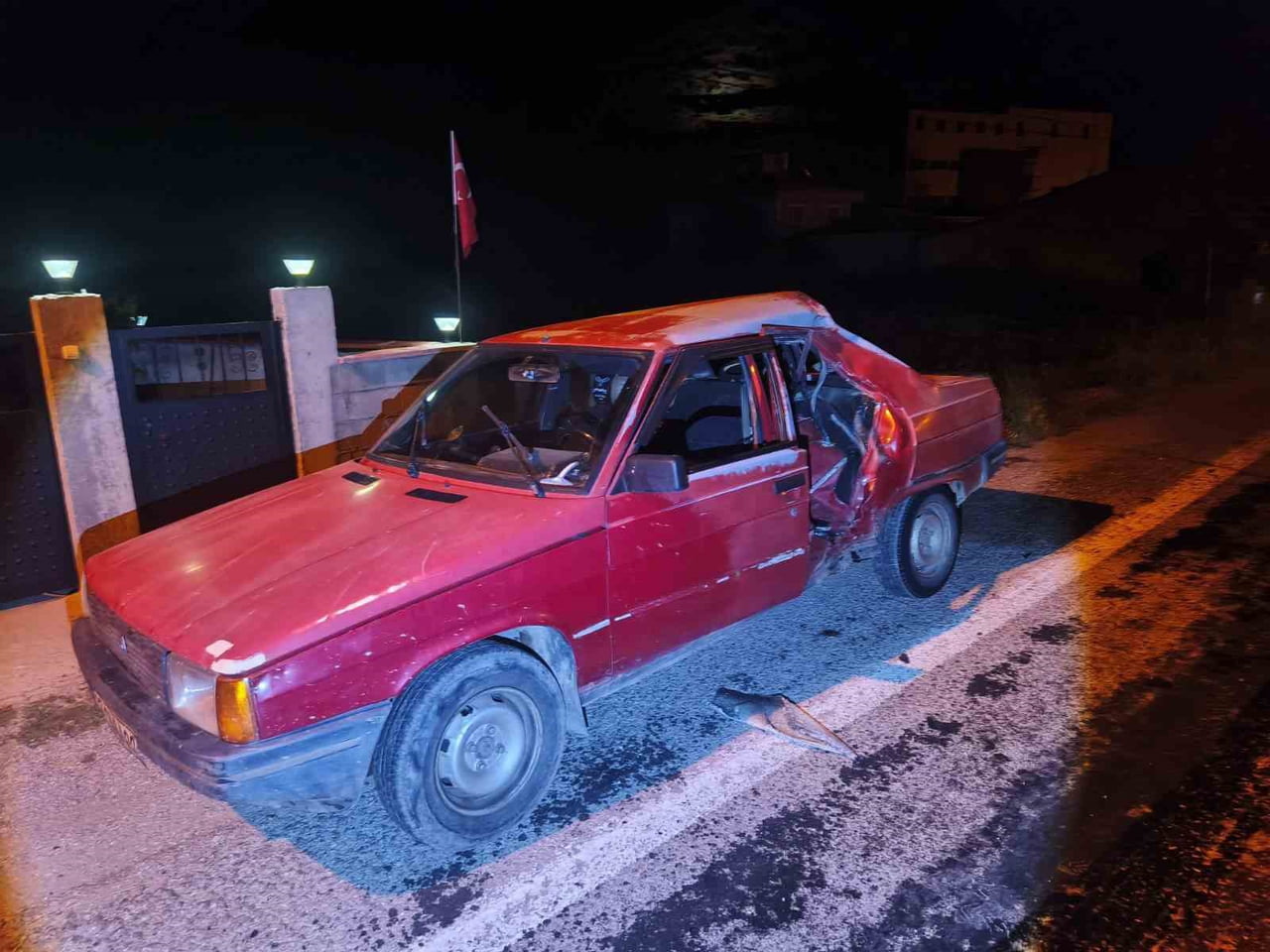 AFYONKARAHİSAR'DA OTOMOBİLLE MOTOSİKLETİN ÇARPIŞTIĞI TRAFİK KAZASINDA AĞIR YARALANAN 17 YAŞINDAKİ...