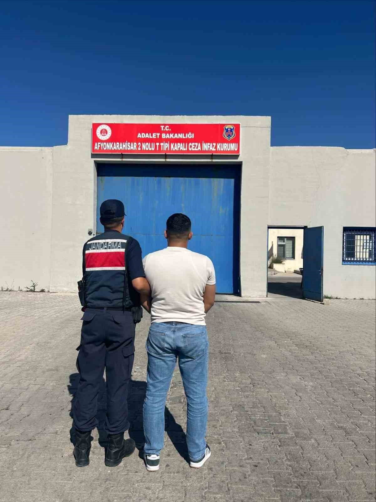 AFYONKARAHİSAR'DA UYUŞTURUCU TİCARETİ SUÇLAMASIYLA 10 YIL HAPİS CEZASI İLE ARANAN ŞAHIS...
