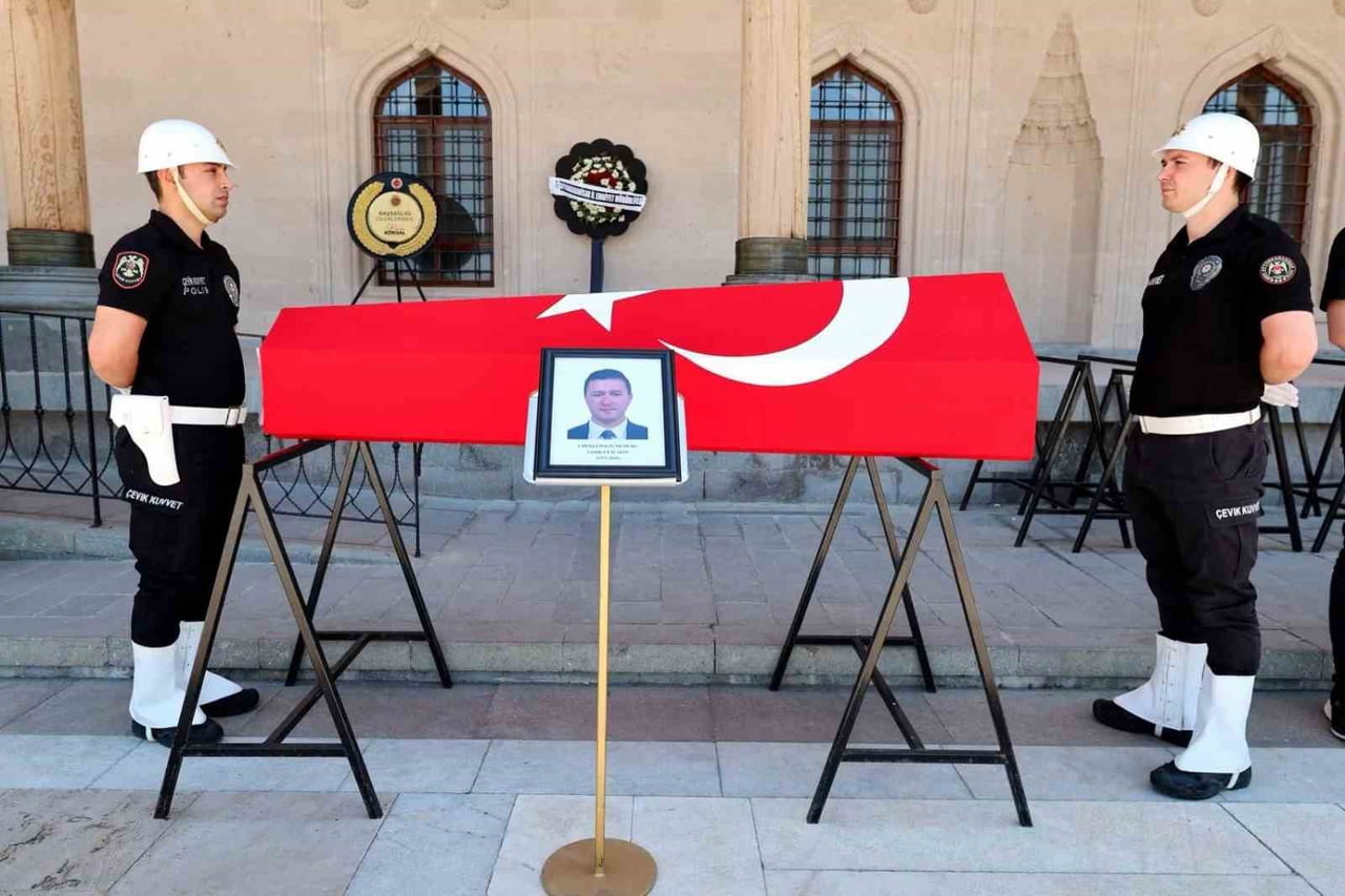 AFYONKARAHİSAR’DA KANSER HASTALIĞINA YENİK DÜŞEREK HAYATINI KAYBEDEN 51 YASİNDAKİ POLİS MEMURU CEM...