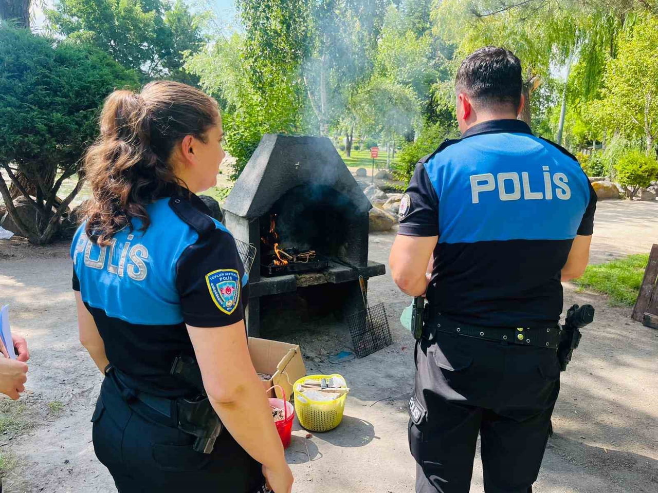 AFYONKARAHİSAR İL EMNİYET MÜDÜRLÜĞÜ EKİPLERİ, YAZ MEVSİMİNİN GELMESİYLE BİRLİKTE KENTTEKİ MESİRE...