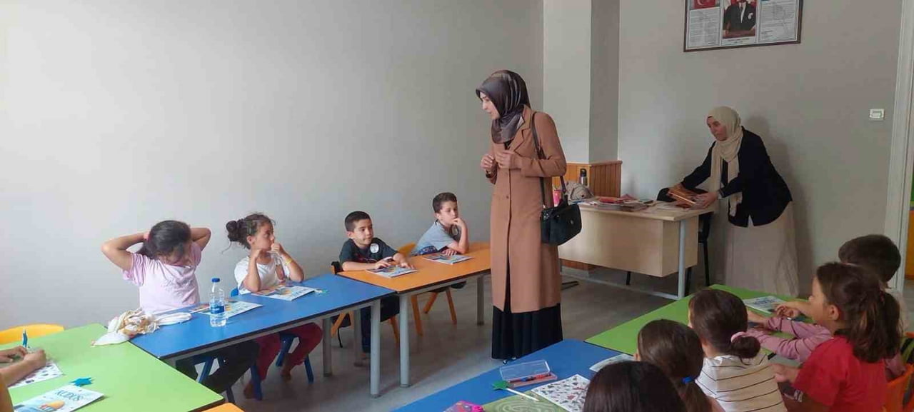 AFYONKARAHİSAR İL MÜFTÜ YARDIMCISI TUĞBA ANATOPRAK, YAZ KUR'AN KURSLARININ BAŞLAMASI DOLAYISIYLA...