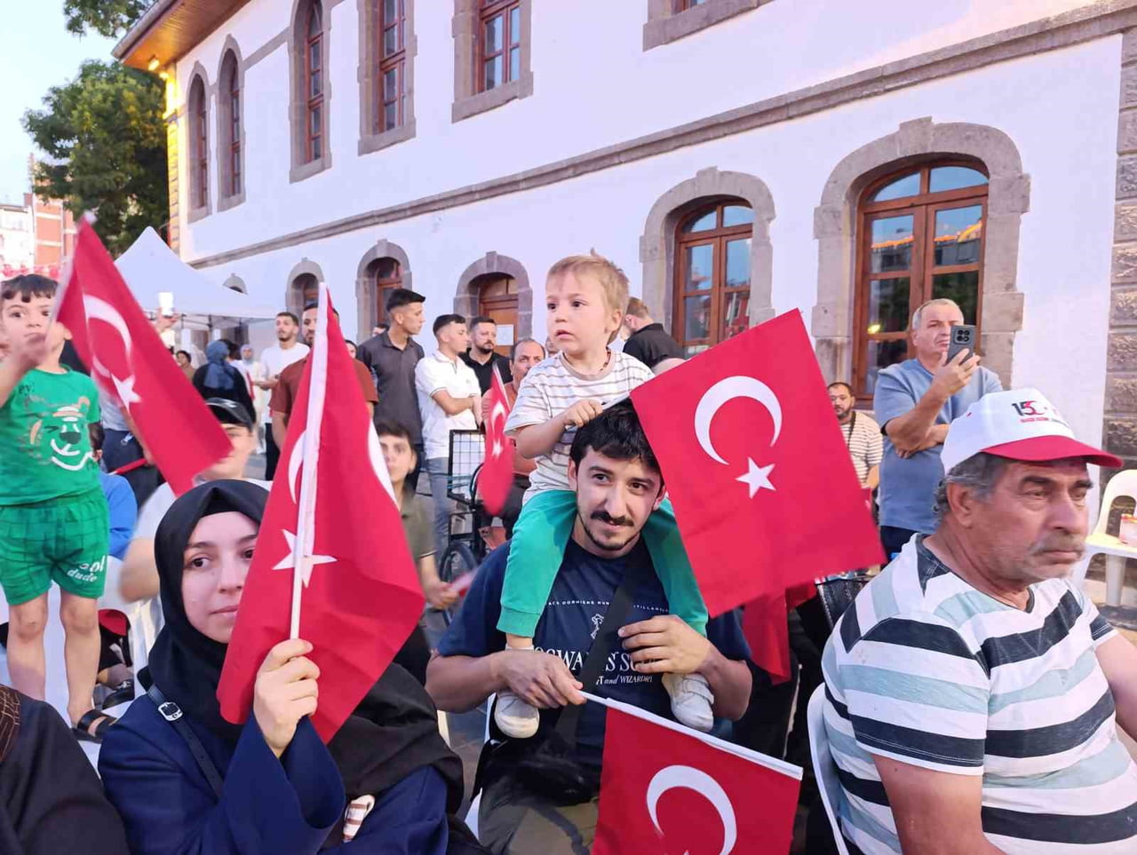 AFYONKARAHİSAR VALİSİ DR. NACİ AKTAŞ, 15 TEMMUZ'UN UNUTULMAMASI VE GELECEK NESİLLERE DOĞRU ŞEKİLDE...