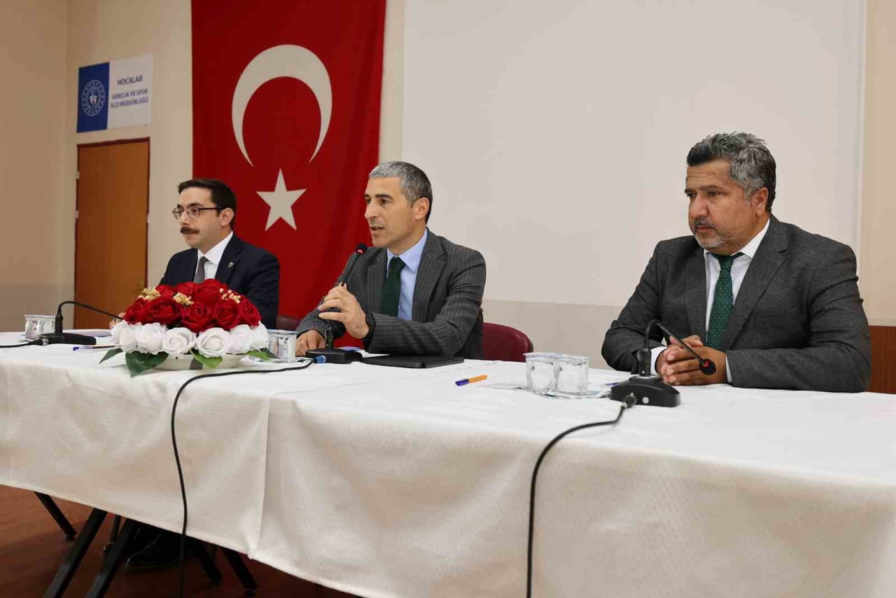 AFYONKARAHİSAR VALİSİ DR. NACİ AKTAŞ (ORTADA) YAZ AYLARINDA YAŞANAN ORMAN YANGINLARINA DİKKAT...