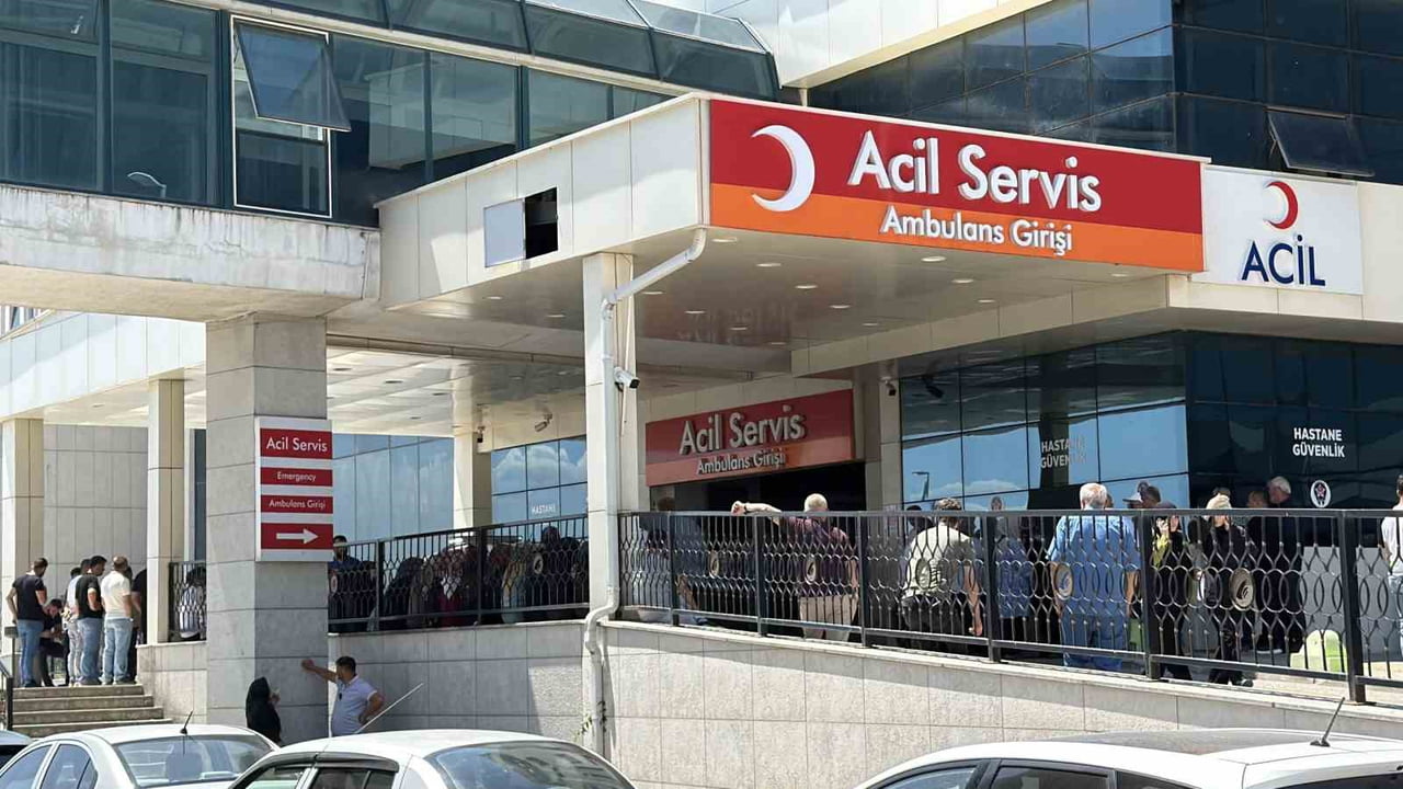 AĞIR YARALANAN  N.K., OLAY YERİNE SEVK EDİLEN SAĞLIK EKİPLERİNİN İLK MÜDAHALESİNİN ARDINDAN DÜZCE...