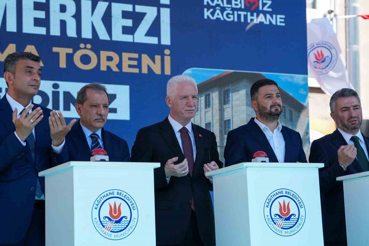 AĞITHANE'DE BULUNAN VE DEPREM RİSKİ NEDENİYLE YENİLENME AMACIYLA YIKILAN SULTAN SELİM MAHALLESİ...