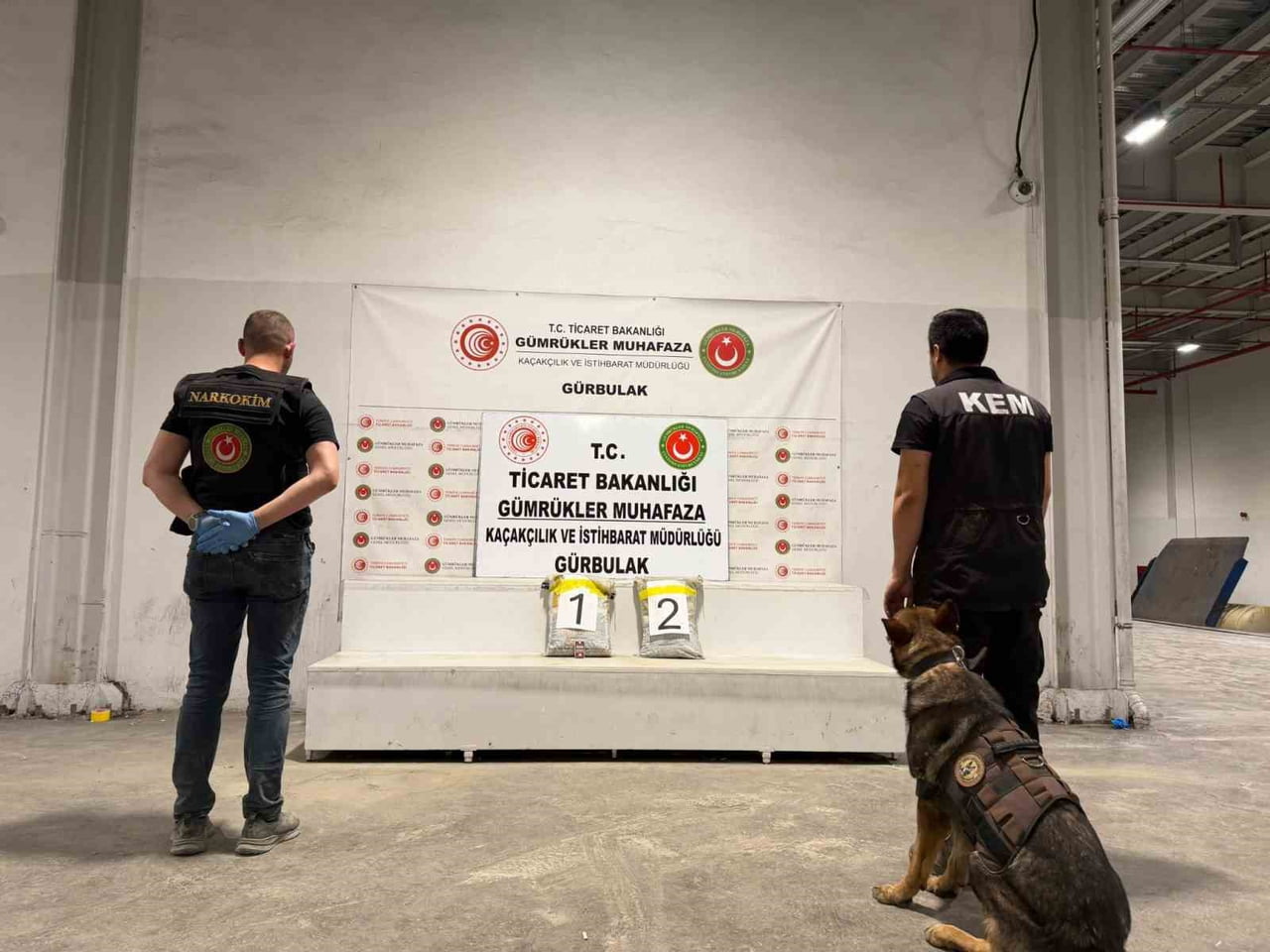 AĞRI'NIN DOĞUBAYAZIT İLÇESİNDEKİ GÜRBULAK GÜMRÜK KAPISI'NDA GERÇEKLEŞTİRİLEN DENETİMLERDE, OYUNCAK...