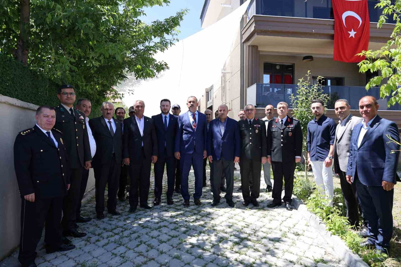 AĞRI’DA 15 TEMMUZ’UN 10. YILINDA ŞEHİTLİK ZİYARETİ VE GAZİ AİLESİNE ANLAMLI BULUŞMA