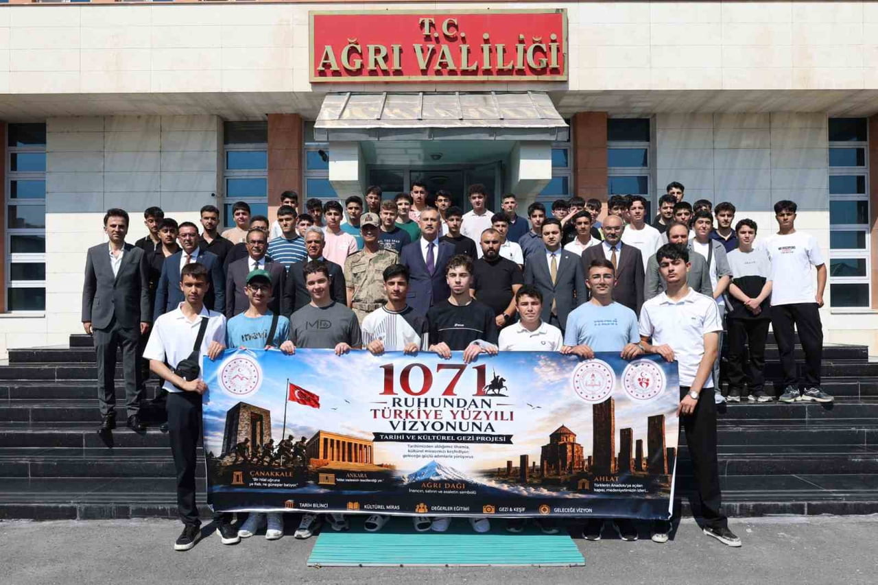 AĞRI’DAN TARİH VE DEĞERLER YOLCULUĞUNA İLK ÖĞRENCİ KAFİLESİ UĞURLANDI