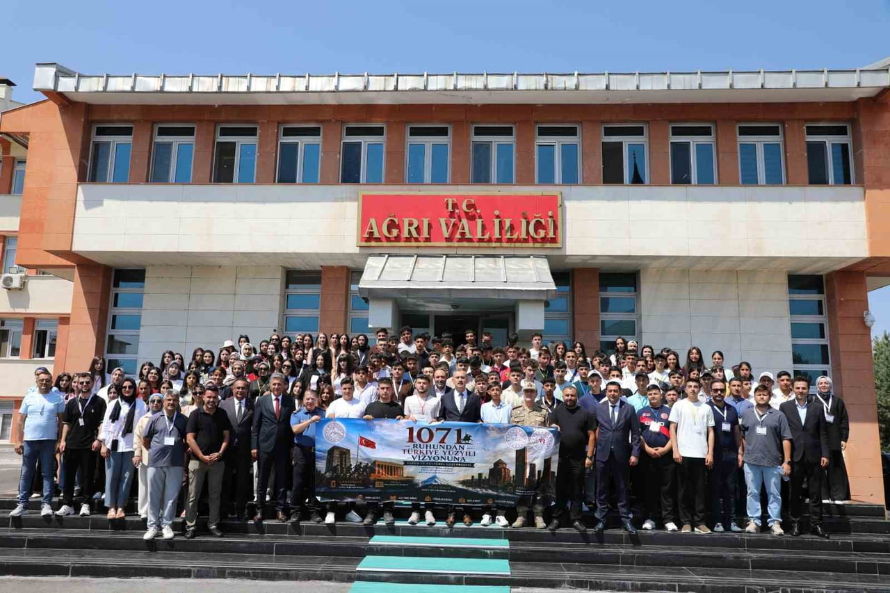AĞRI VALİLİĞİ HİMAYELERİNDE, İL MİLLİ EĞİTİM MÜDÜRLÜĞÜNCE YÜRÜTÜLEN "1071 RUHUNDAN TÜRKİYE YÜZYILI...