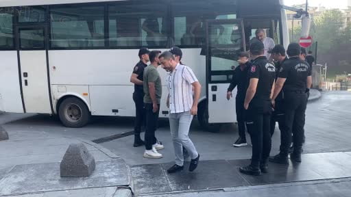 Ahbap Derneği soruşturması kapsamında gözaltına alınan 23 şüpheli adliyeye sevk edildi