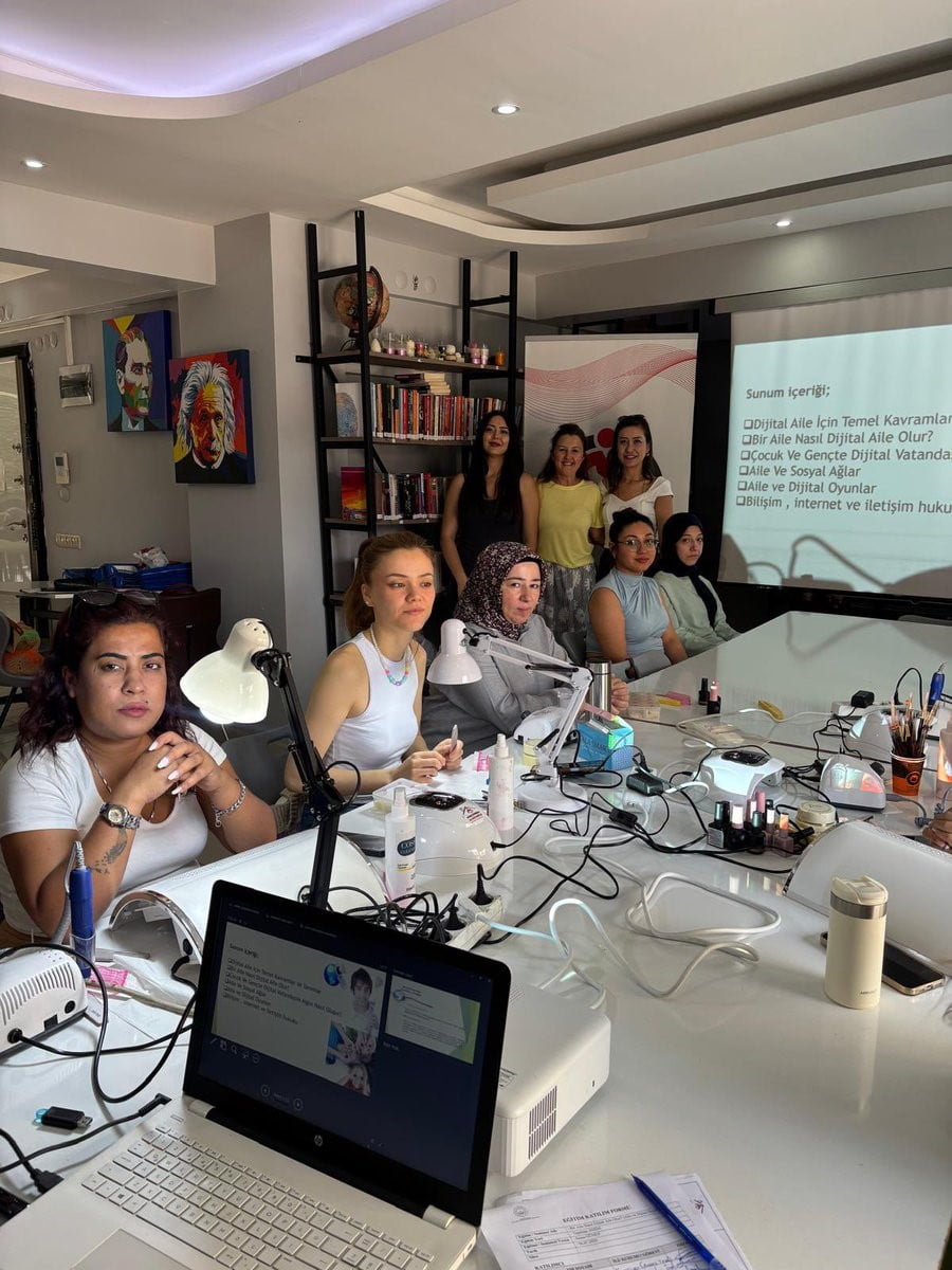 AİLE VE NÜFUS ON YILI KAPSAMINDA TEPEBAŞI ADEM KURSİYERLERİNE YÖNELİK EĞİTİM PROGRAMLARI...